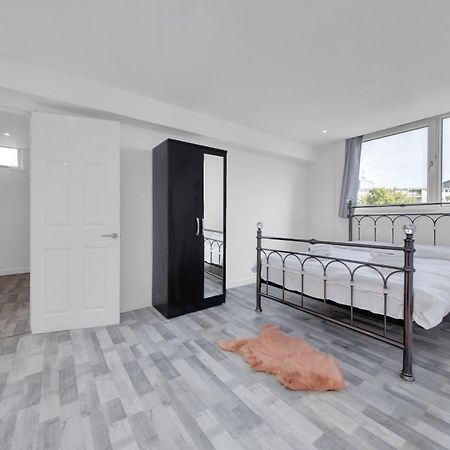 Suites By Rehoboth - Overcomers- Deptford ロンドン エクステリア 写真