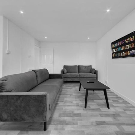 Suites By Rehoboth - Overcomers- Deptford ロンドン エクステリア 写真