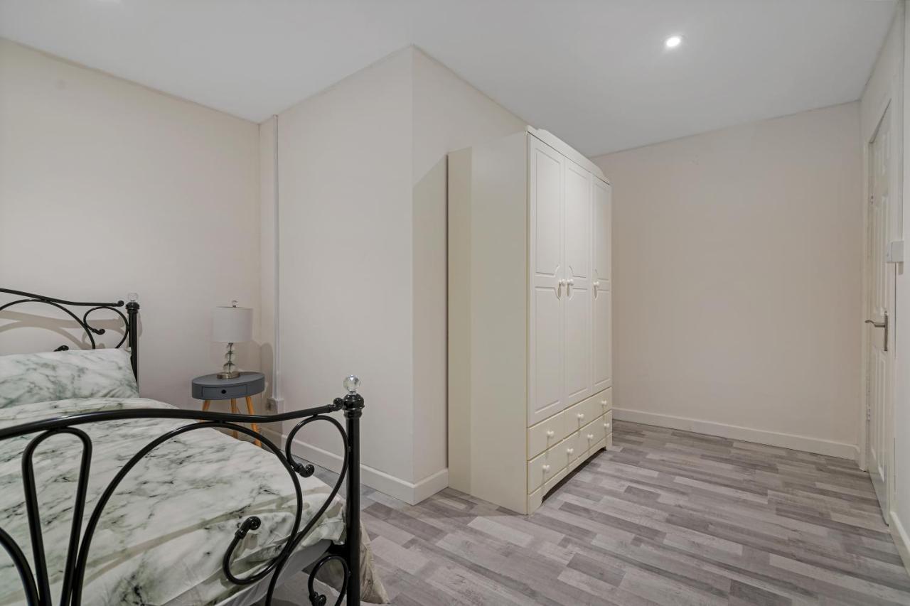 Suites By Rehoboth - Overcomers- Deptford ロンドン エクステリア 写真