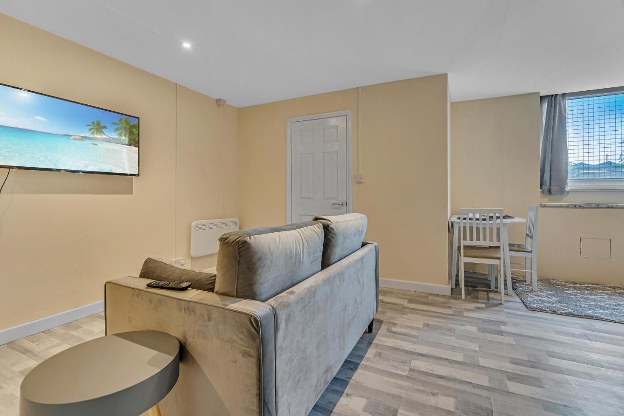 Suites By Rehoboth - Overcomers- Deptford ロンドン エクステリア 写真