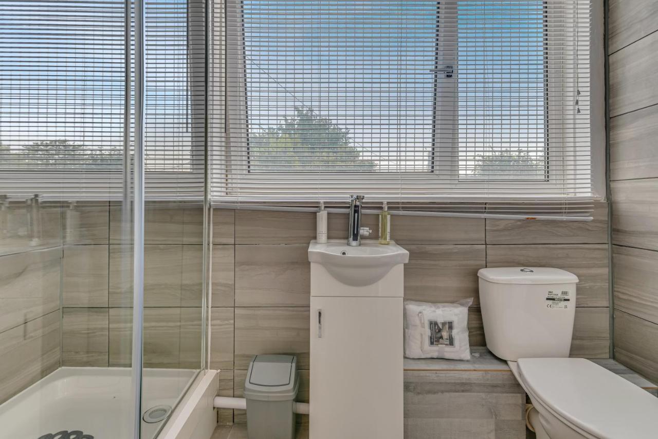 Suites By Rehoboth - Overcomers- Deptford ロンドン エクステリア 写真
